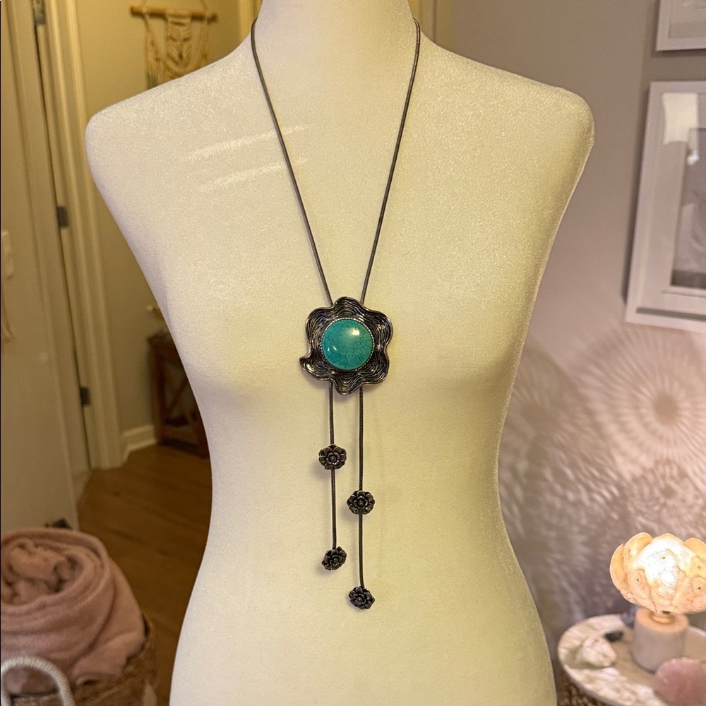 Elegant Floral Pendant Necklace with Turquoise Stone